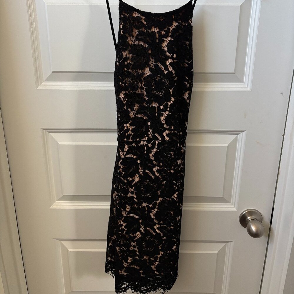 ASTR THE LABEL - BLACK - LACE MIDI DRESS/BACKLESS/CRISS CROSS ADJ STRAPS - S